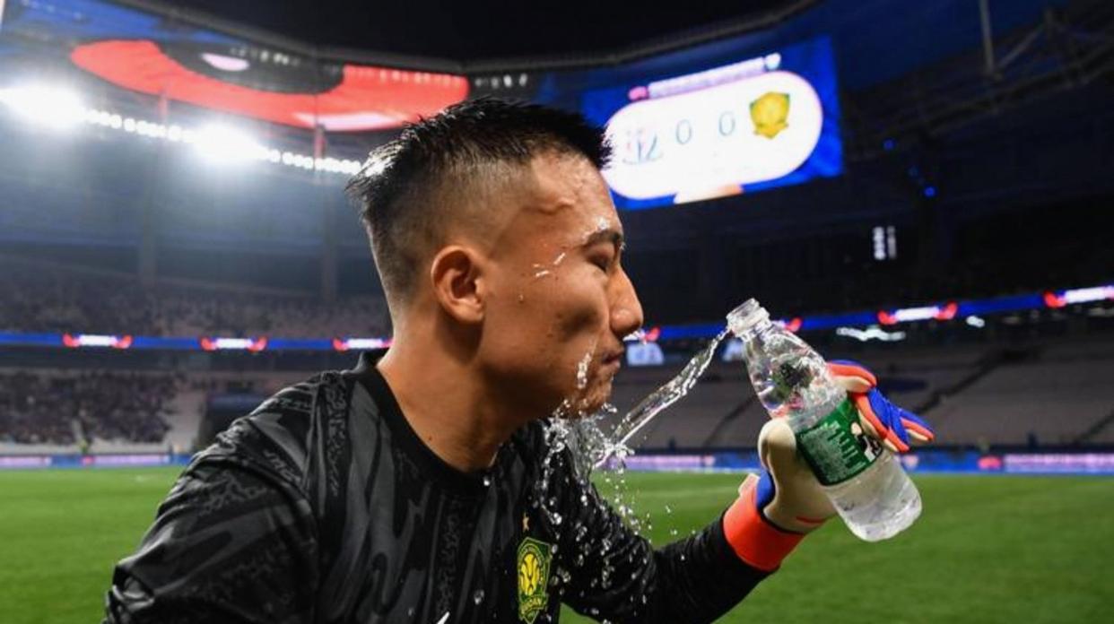 金年会官网-包含刚刚！北京国安围绕亚冠单刀错失广东宏远国际比赛日队长鼓劲，巴塞罗那集结日复出首秀的词条